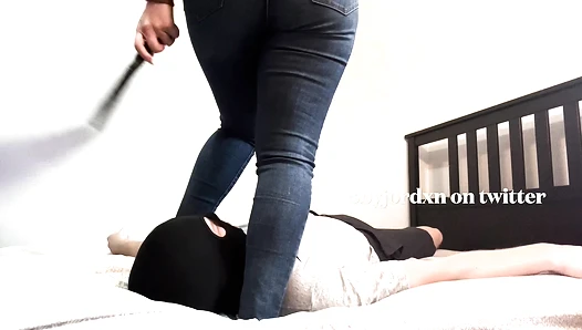 Buttdrops in jeans