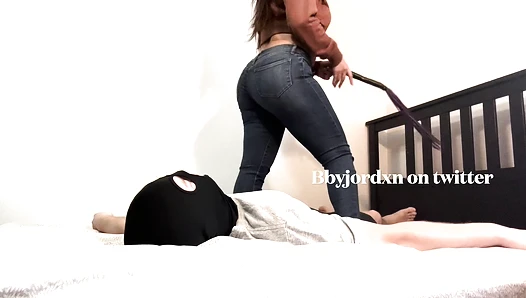 Buttdrops in jeans