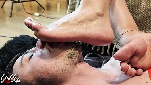 Goddess Kiffa Surprises Mr Pine during Cardio at stairs and makes him worship her Feet. - BONGAGE - FOOT FETISH - FOOT GAGGING - FEMDOM - FOOT WORSHIP -