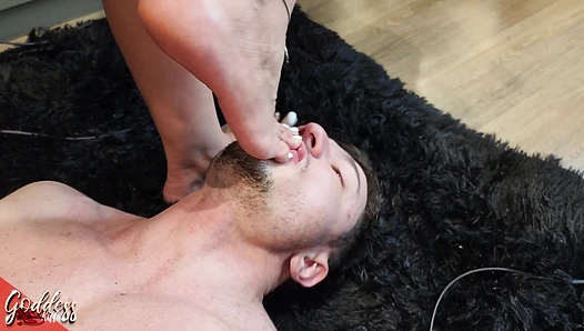 Goddess Kiffa Surprises Mr Pine during Cardio at stairs and makes him worship her Feet. - BONGAGE - FOOT FETISH - FOOT GAGGING - FEMDOM - FOOT WORSHIP -