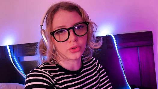 Girlfriend Facesitting: Headphones Dom, Ass Ride & Face Cum