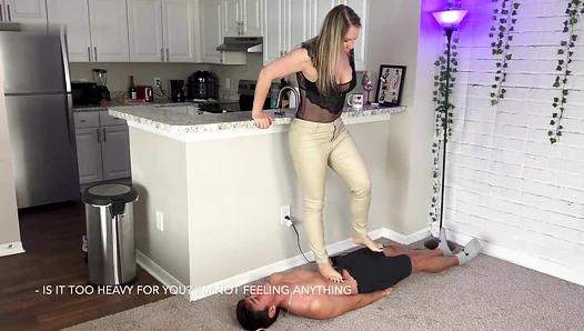 Stomping on my friend's cousin - Gooddess Grazi in Trampling (MP4-HD 1080p)